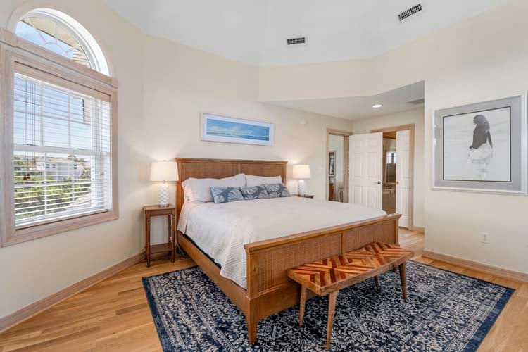 2nd Floor King with Private Bath