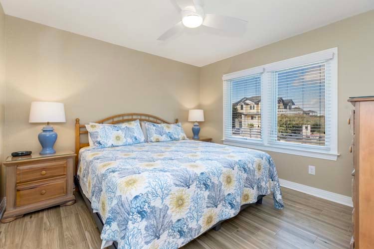 1st Floor King with Private Bath