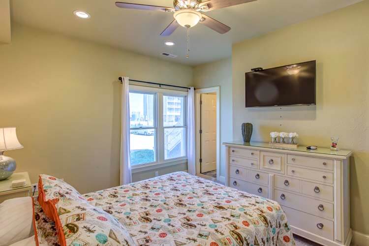 Ground Floor Queen with Private Bath