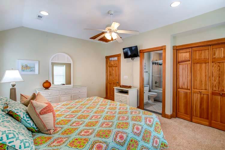 2nd Floor King with Private Bath