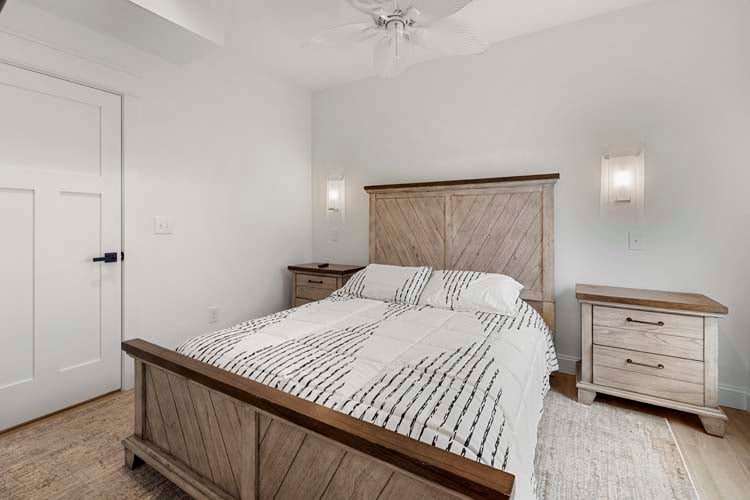 Ground Floor Queen with Private Bath (23)