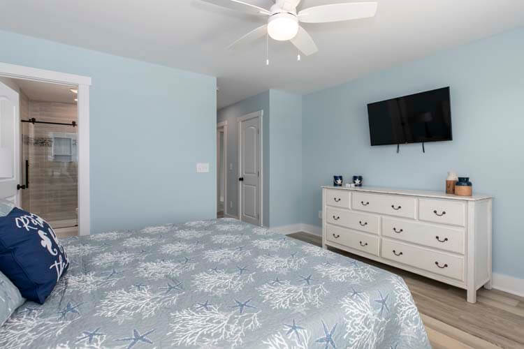 1st Floor King with Private Bath