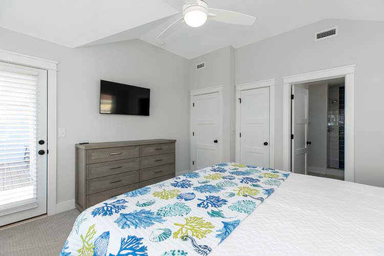 2nd Floor King with Private Bath