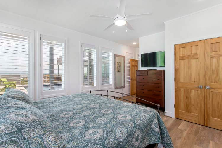 1st Floor King with Private Bath