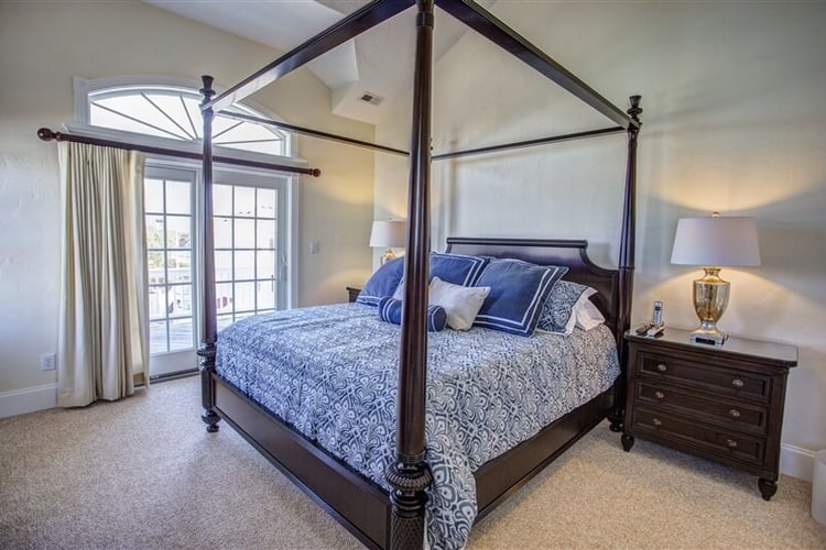 2nd Floor King with Private Bath