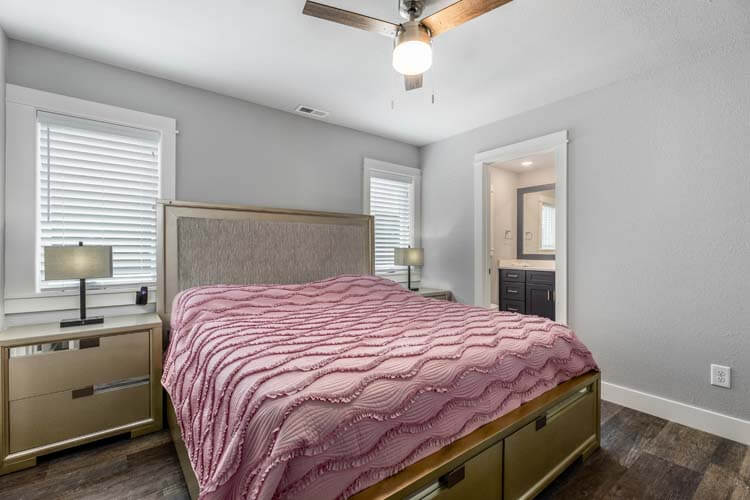 2nd Floor King with Private Bath