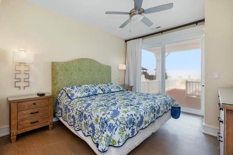 1st Floor King with Private Bath