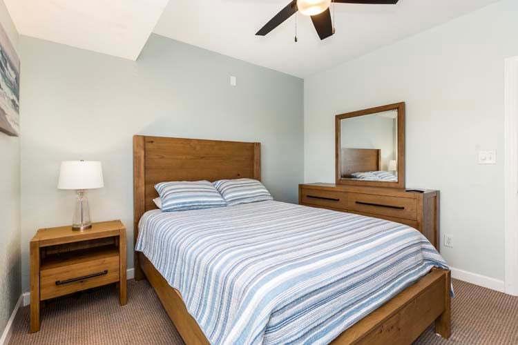 Ground Floor Queen with Private Bath