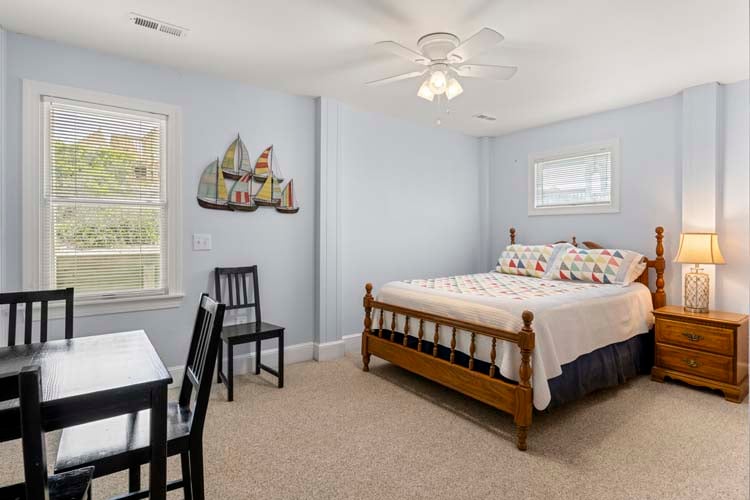 Ground Floor Queen with Private Bath