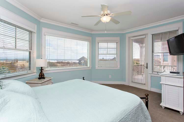 1st Floor King with Private Bath