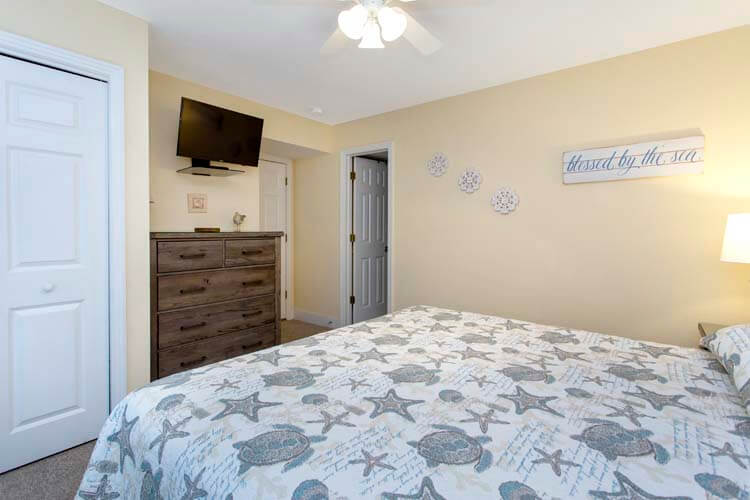 1st Floor King with Private Bath