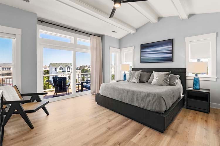 2nd Floor King with Private Bath