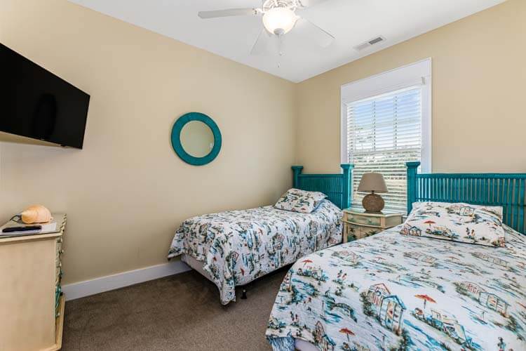 Ground Floor Twins with Private Bath