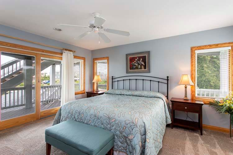 1st Floor King with Private Bath