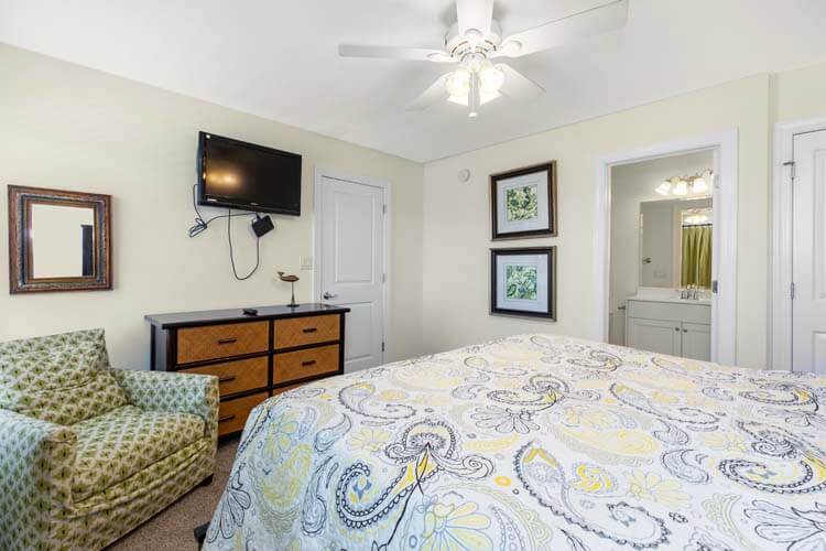 1st Floor King with Private Bath