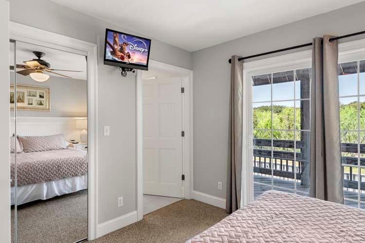 1st Floor King with Private Bath (2)