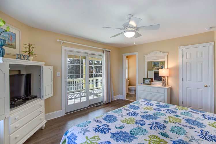 1st Floor King with Private Bath