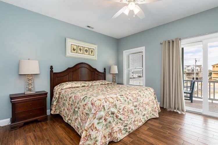 1st Floor King with Private Bath (7)