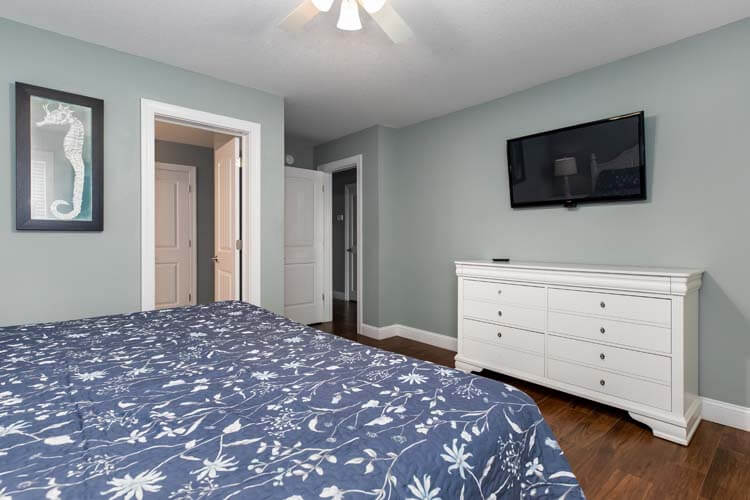 2nd Floor King with Private Bath (15)