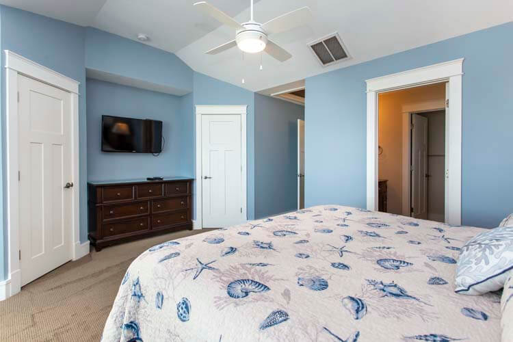 2nd Floor King with Private Bath