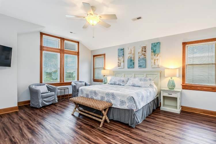 2nd Floor King with Private Bath