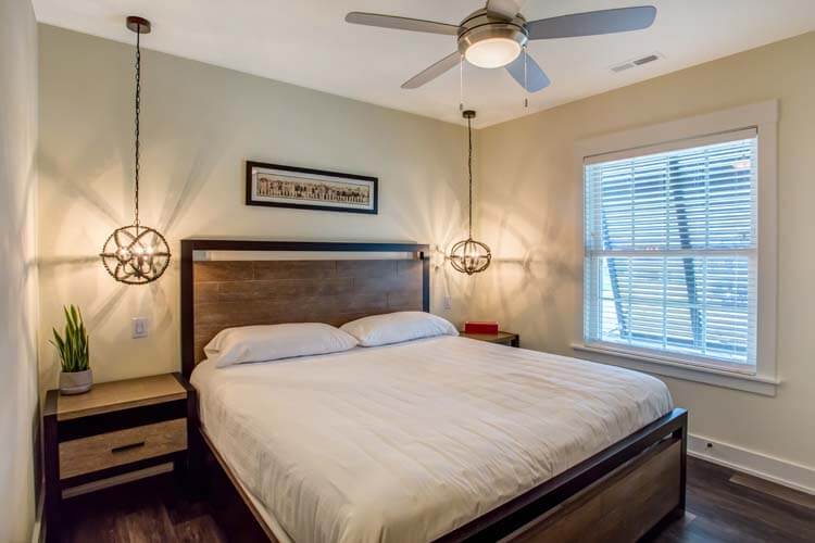 1st Floor King with Private Bath