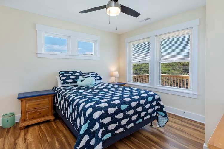 2nd Floor Queen with Private Bath