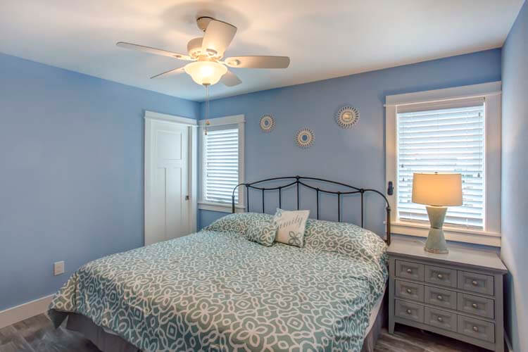 1st Floor King with Private Bath