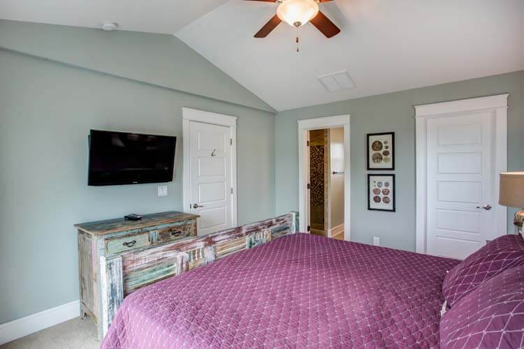 2nd Floor King with Private Bath