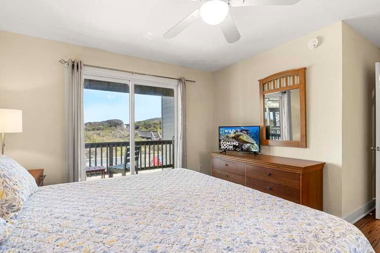 1st Floor King with Private Bath