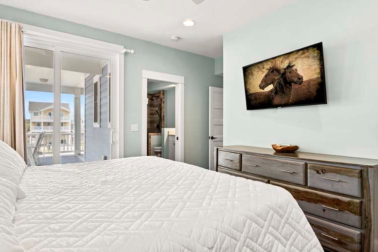 1st Floor King with Private Bath