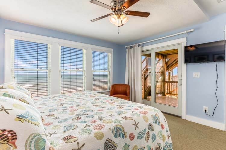 1st Floor King with Private Bath