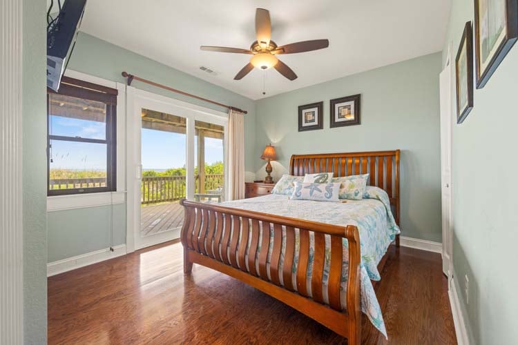 1st Floor Queen with Private Bath