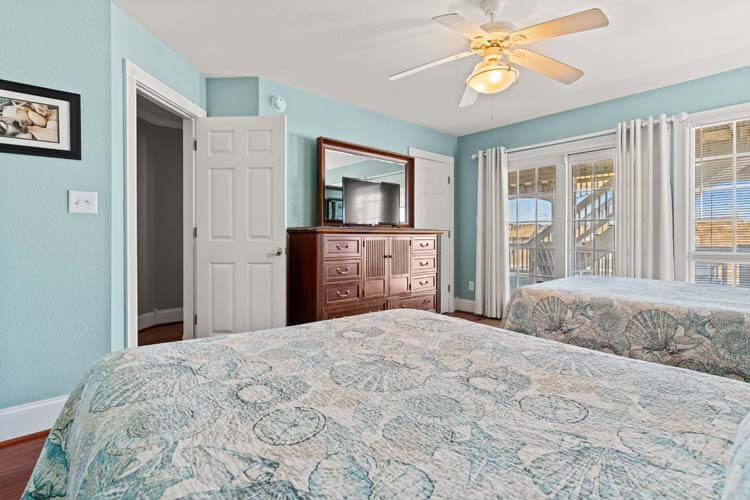 1st Floor Doubles with Private Bath (Waterfowl)