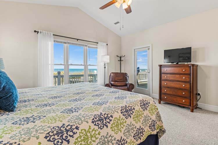 2nd Floor King with Private Bath