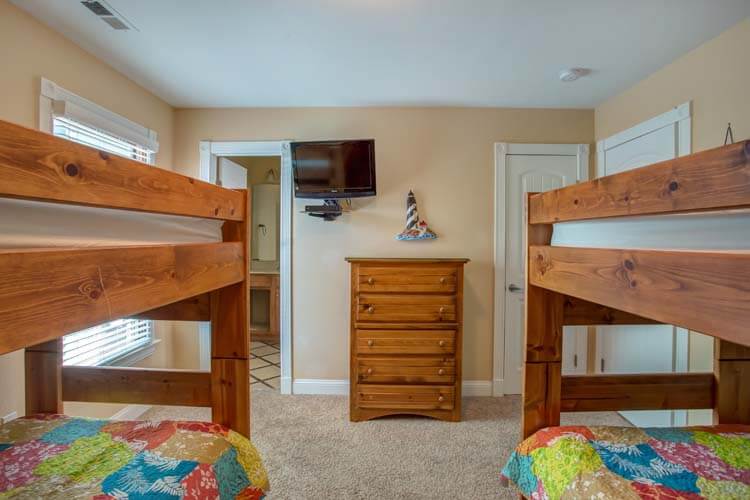 Ground Floor Twin Bunks with Private Bath