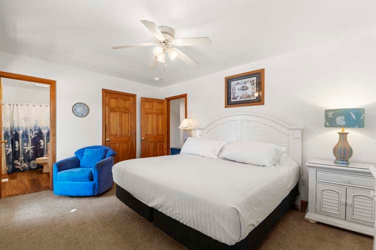 1st Floor King with Private Bath