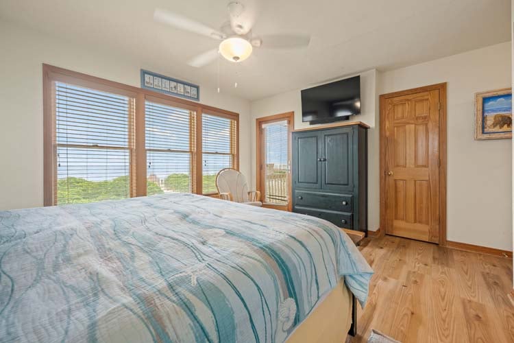 1st Floor King with Private Bath