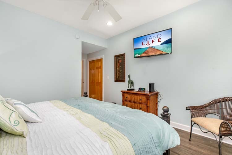 1st Floor King with Private Bath