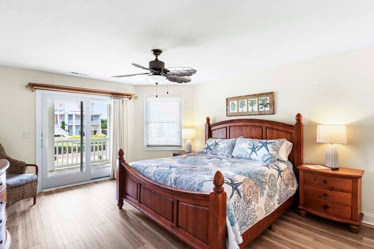 1st Floor King with Private Bath