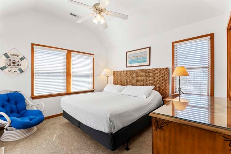 2nd Floor King with Private Bath