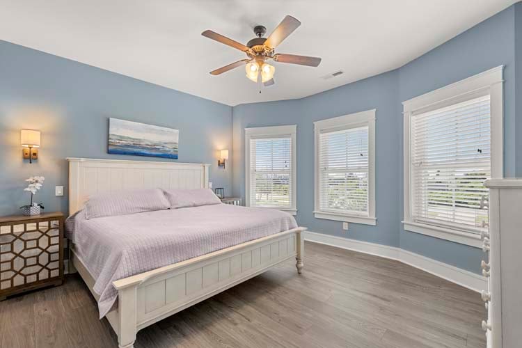 1st Floor King with Private Bath