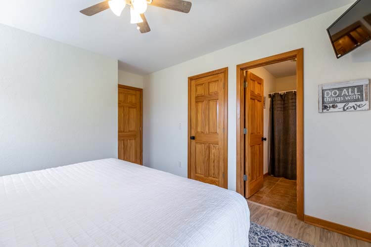 1st Floor King with Private Bath