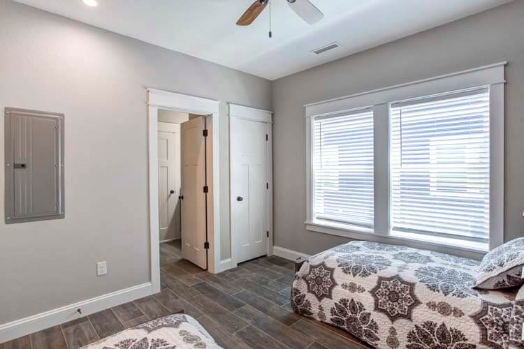 1st Floor Two Twins with Shared Bath (7)