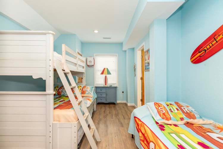 Ground Floor Pyramid Bunk & Twin with Shared Bath