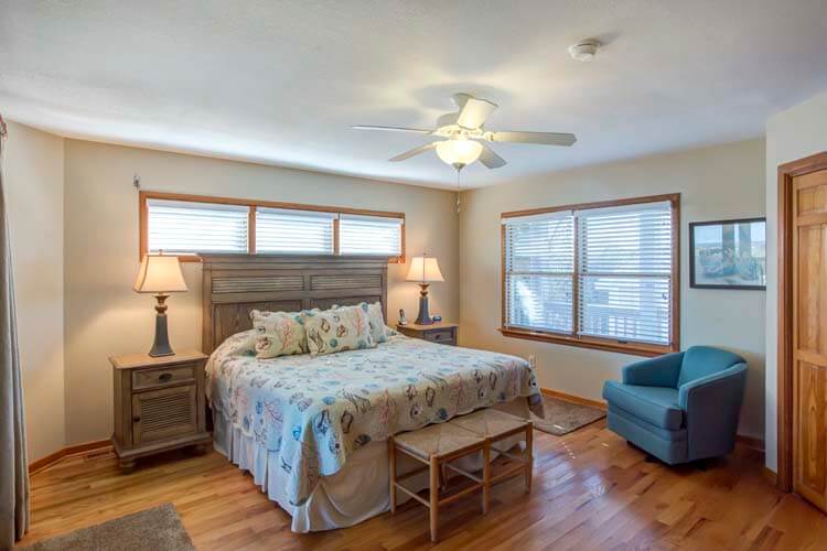 1st Floor King with Private Bath