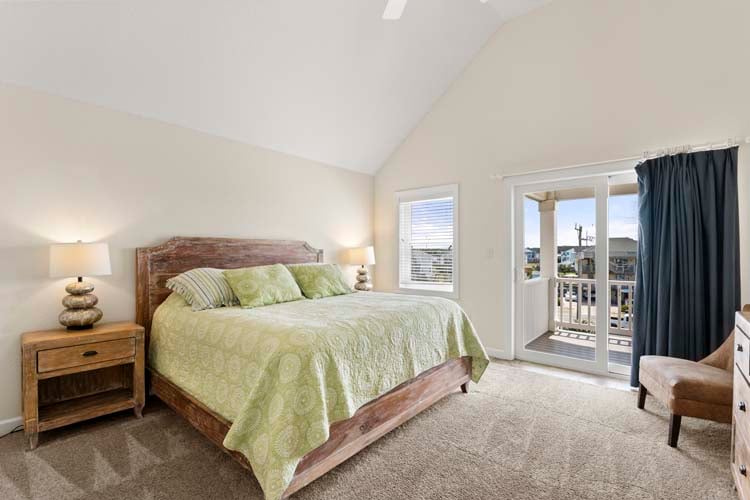 2nd Floor King with Private Bath