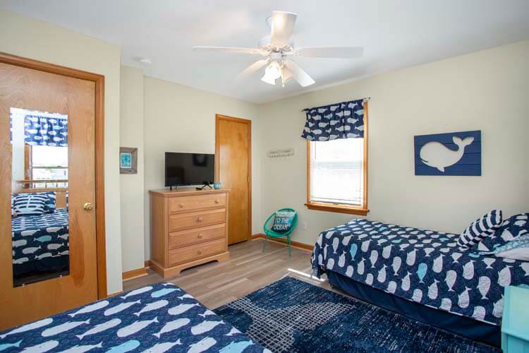 1st Floor Twins Bedroom