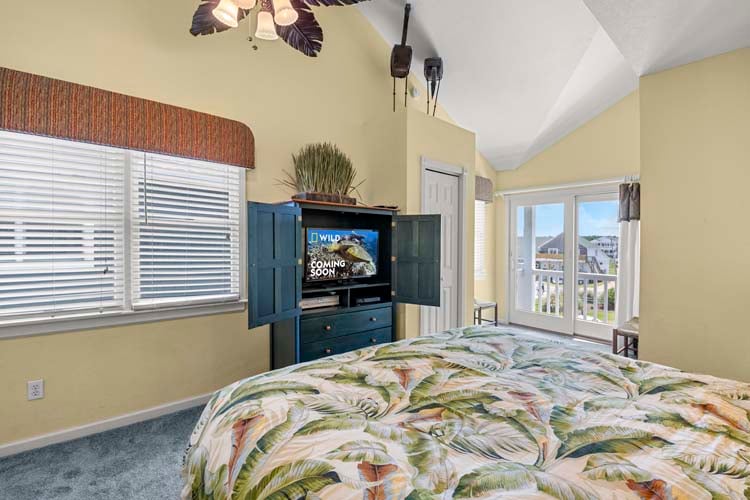 2nd Floor King with Private Bath