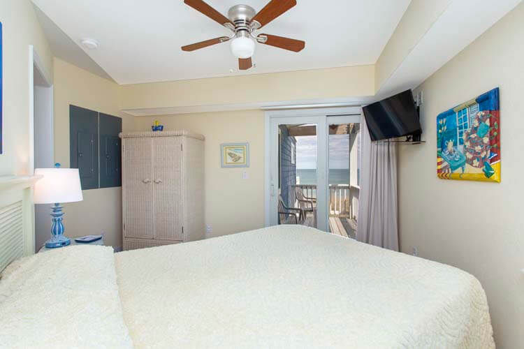 1st Floor Queen with Private Bath